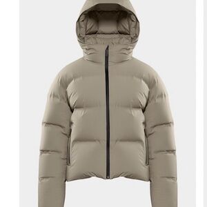 Aritzia The Super Puff₂o™ Shorty in Taupe